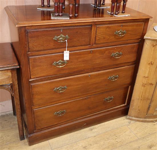 An Edwardian walnut chest of drawers W.104cm